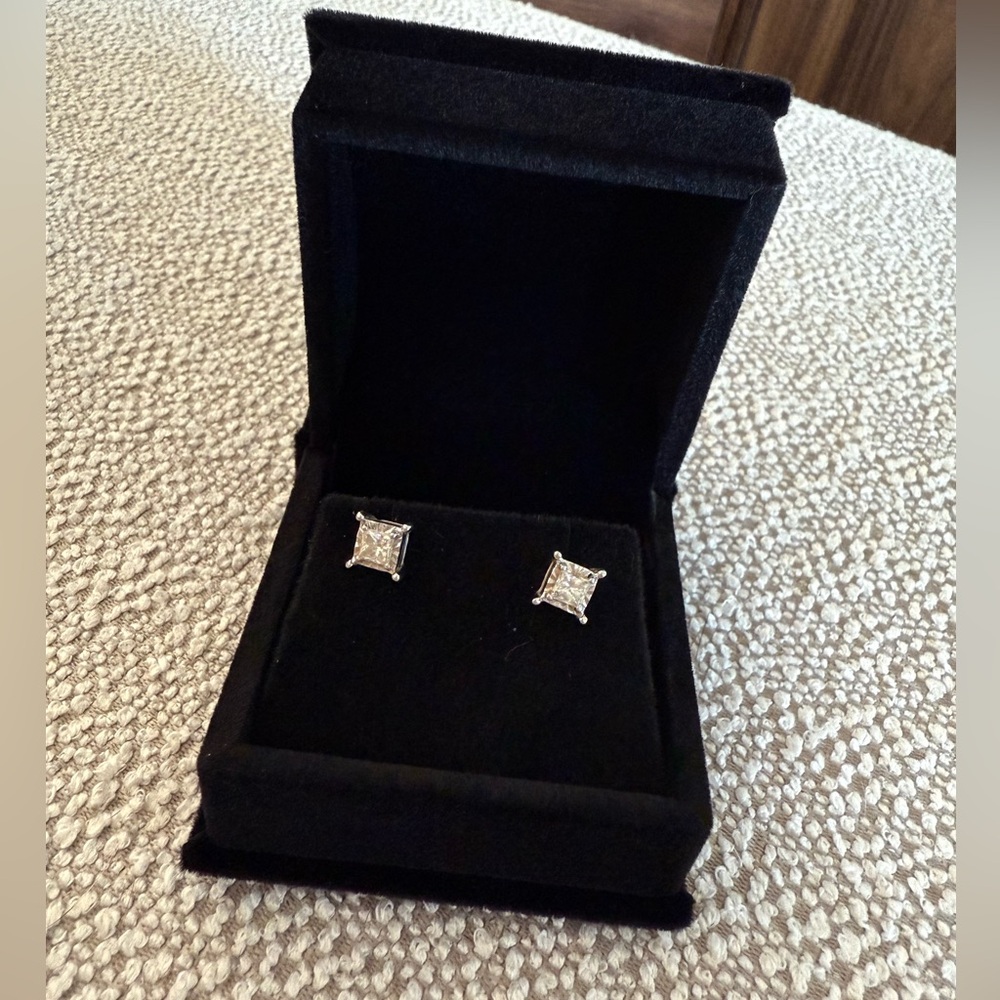 1/2 carat white gold diamond studs